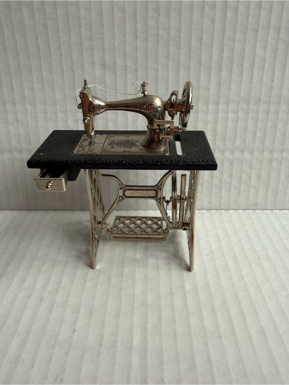 Dollhouse Sewing Machine  Miniature Dollhouse 1:12 Drawer Opens,Heavy Adorable